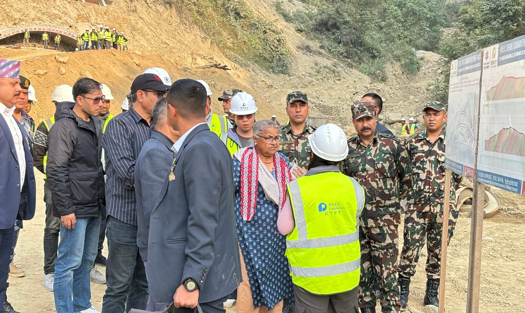 फास्ट ट्र्याक अनुगमनका क्रममा प्रधानमन्त्री कार्की समक्ष नगर प्रमुख सुरथ पुरीको ध्यानाकर्षण