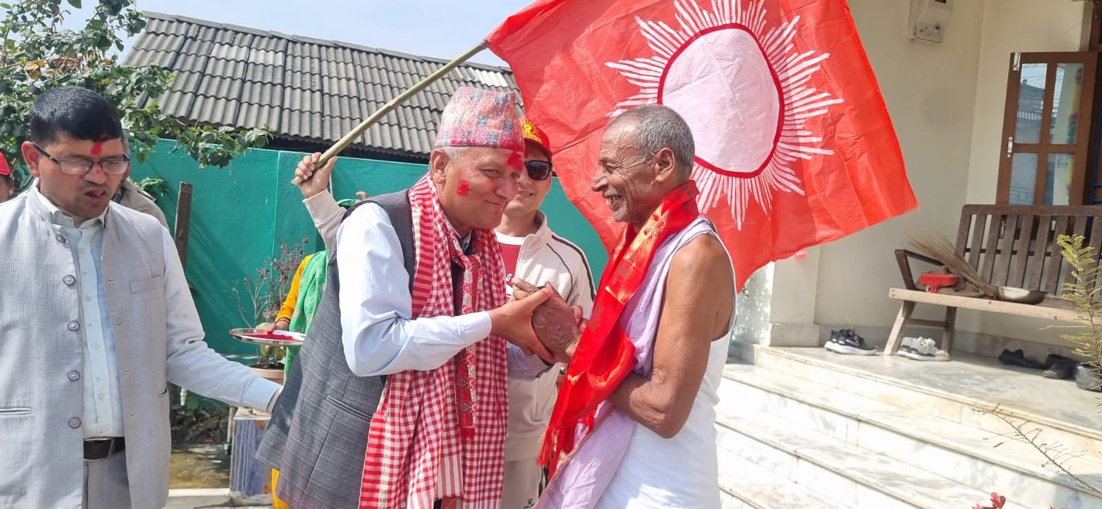 निजगढमा सक्रिय बारा–१ का एमाले उम्मेदवार अच्युत प्रसाद मैनाली