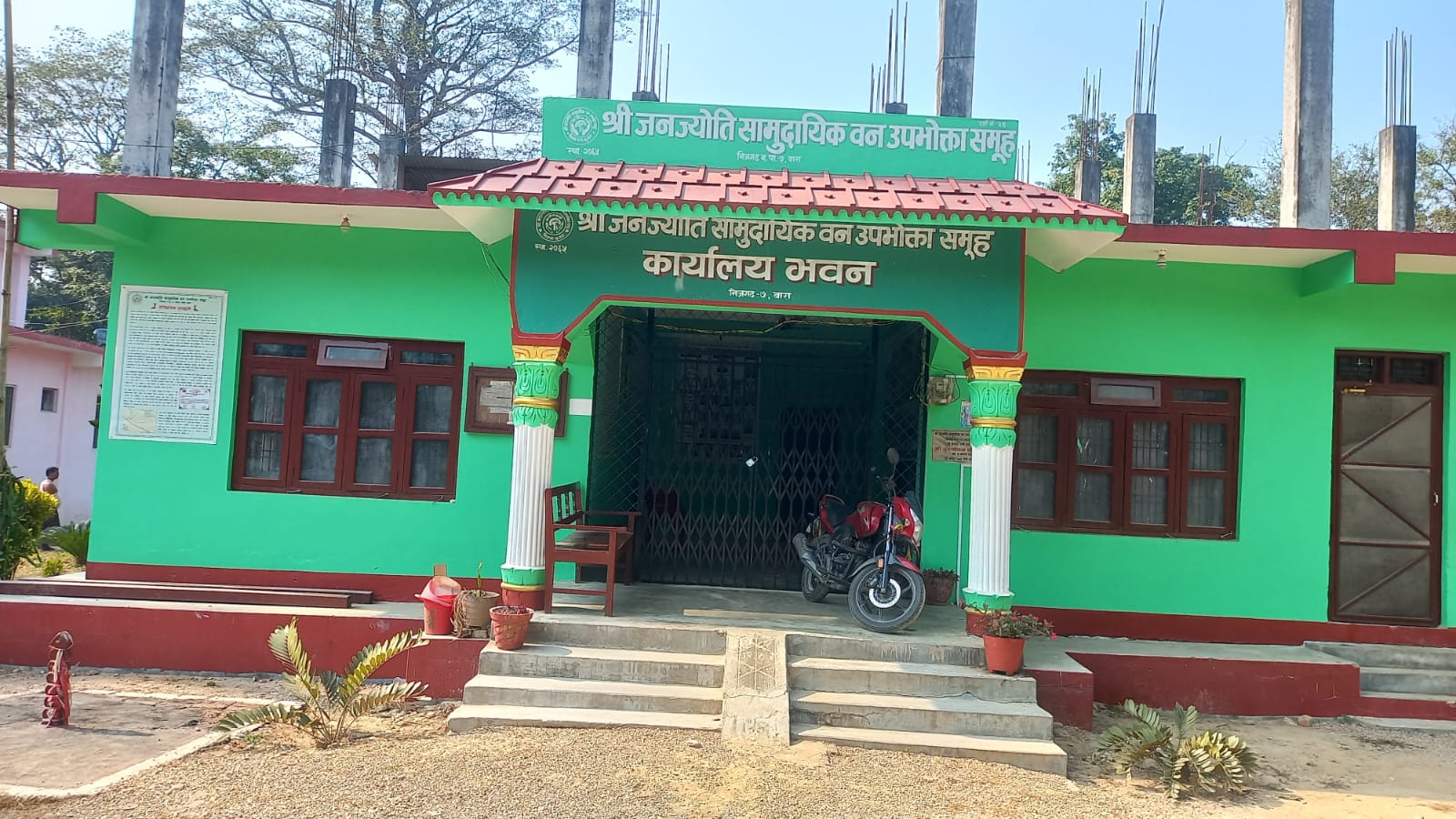 निजगढको जनज्योति वन समूहद्वारा दाउरा संकलनमा कडाइ