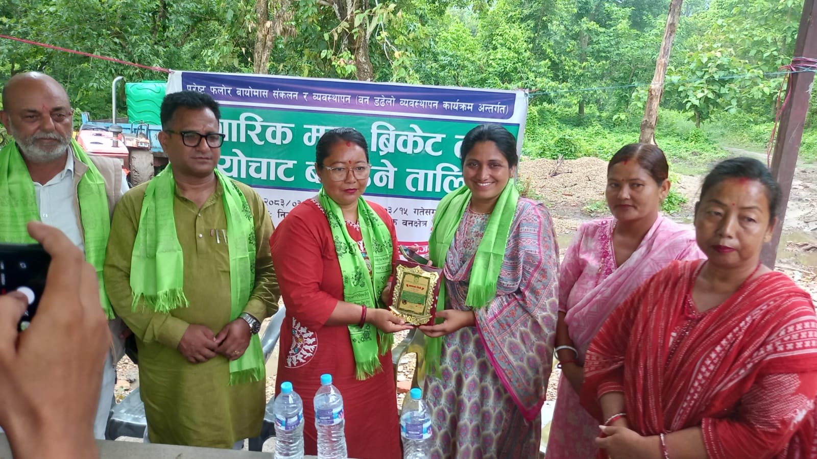 निजगढको बकैयाठाकुर वन समूहका उपभोक्तहरुले जैविक मल उत्पादन गर्ने