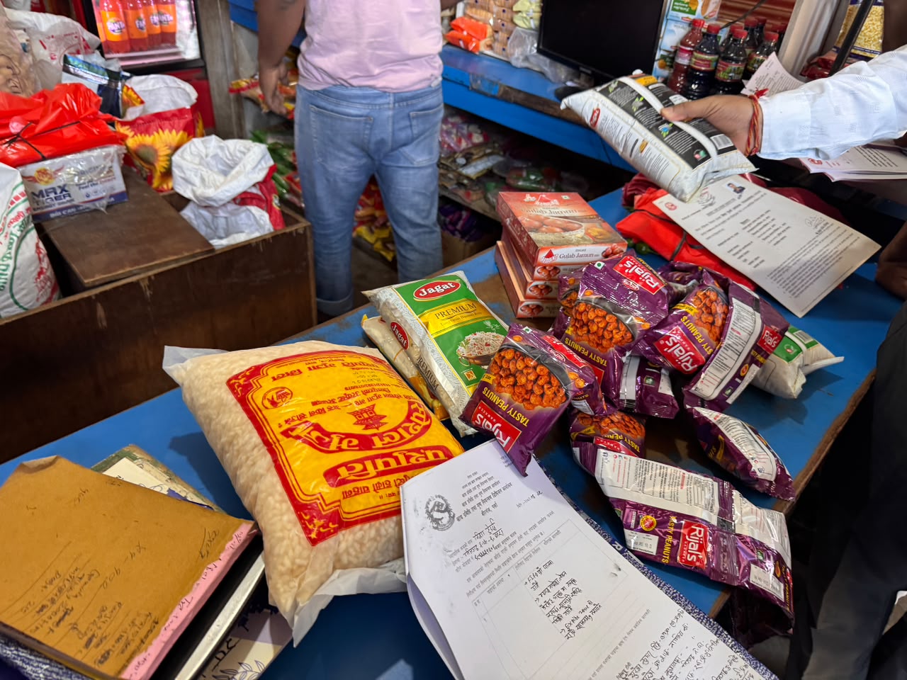 चाडपर्व लक्षित बजार अनुगमनः निजगढका तीन व्यवसायीलाई ९० हजार जरिवाना